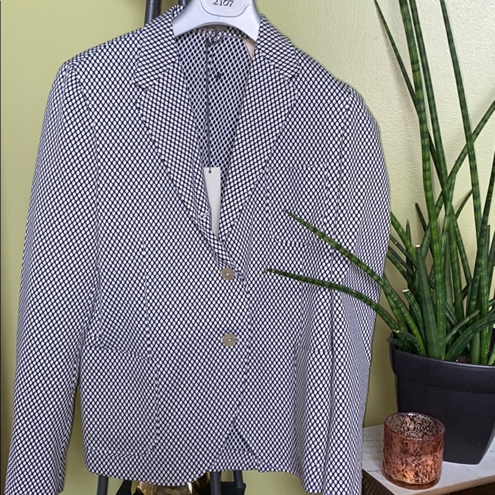 NWT Blue & White patterned  Boglioli blazer